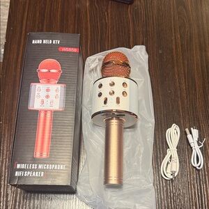 Rose Gold Wireless Microphone with Speaker